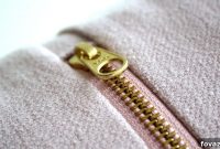 Transform an Apron into a Practical Zipper Pouch