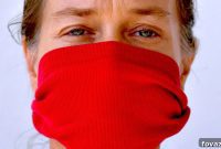 DIY No-Sew Half Face Mask from a T-Shirt or Bandana