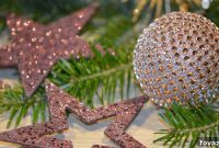 12 One-of-a-Kind DIY Christmas Decorations